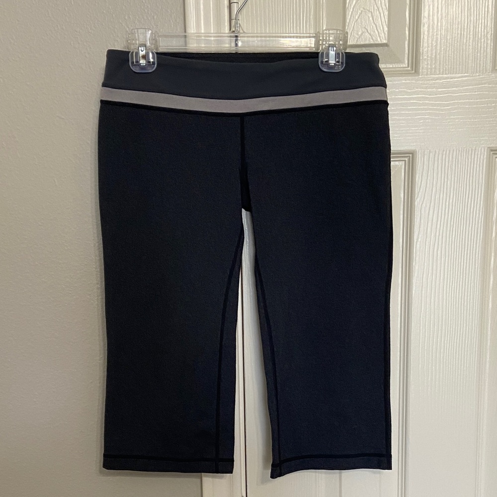 Lululemon Dark Gray Groove Crop Yoga Capri Leggings with Gray Waistband